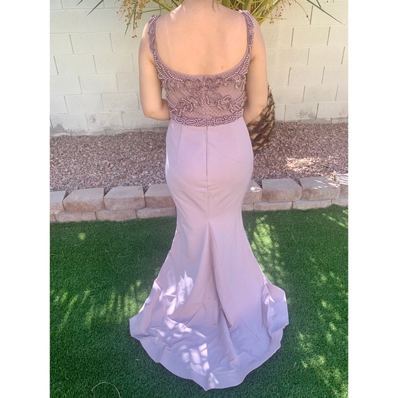 🤩 Beautiful Portia&Scarlett Lilac Formal Dress - Picture 6 of 9